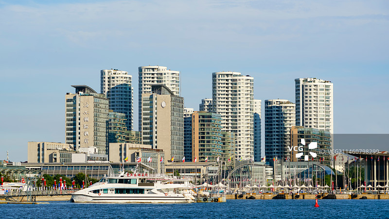 远眺青岛奥帆中心海尔洲际图片素材