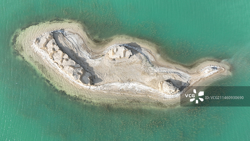 青海海西州乌素特水上雅丹夏天航拍图片素材