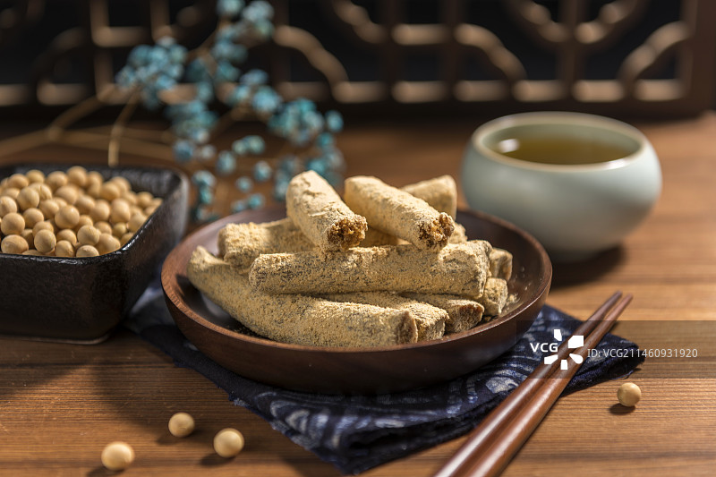 天津传统小吃豆根糖黄豆糖特写图片素材