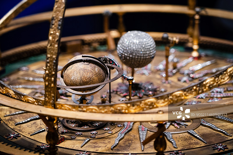 故宫钟表馆 铜镀金绿鲨鱼皮天文表图片素材