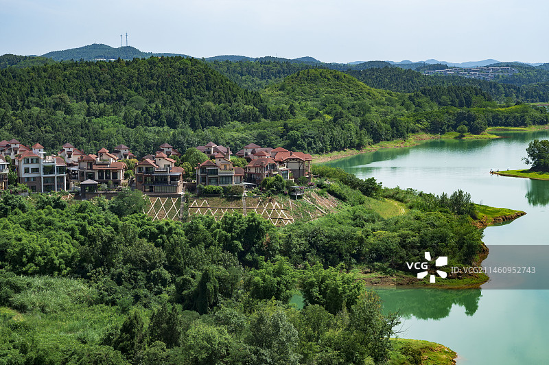 湖边的别墅区图片素材