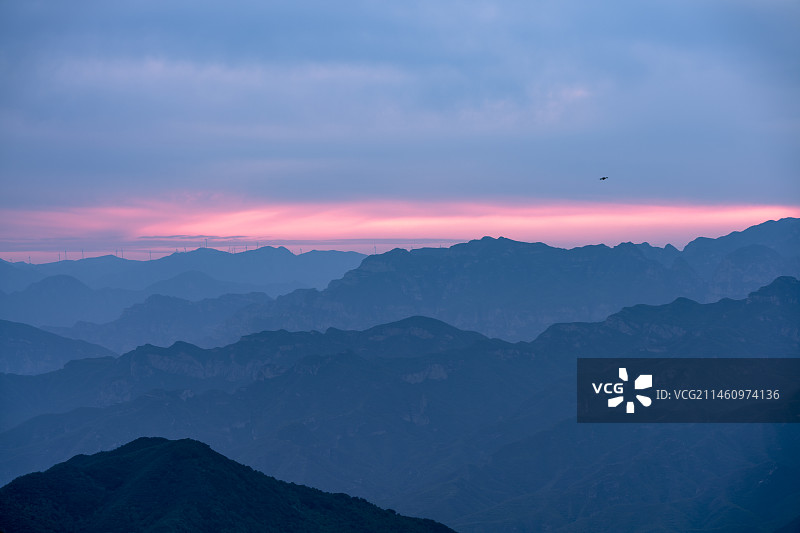 夕阳群山层峦叠嶂图片素材