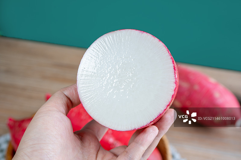 新鲜红皮萝卜图片素材