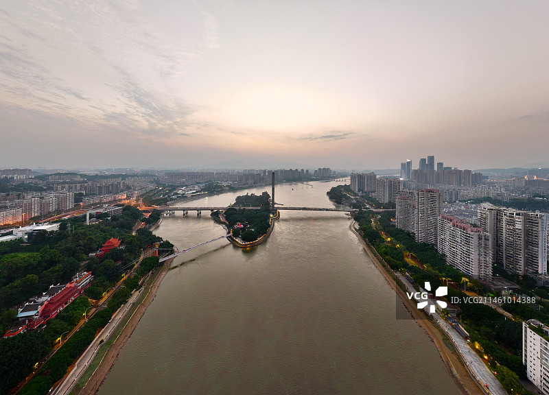 福建省福州市仓山区中洲岛解放大桥闽江大桥夜景航拍图片素材