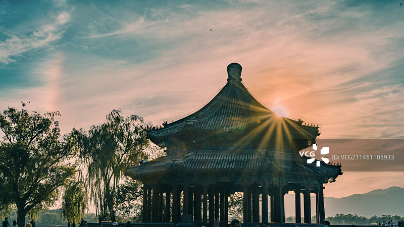 北京颐和园夕阳下廓如亭图片素材