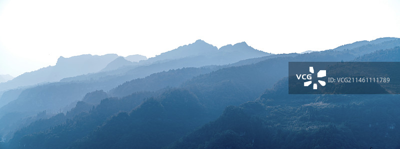 重峦叠嶂的群山图片素材