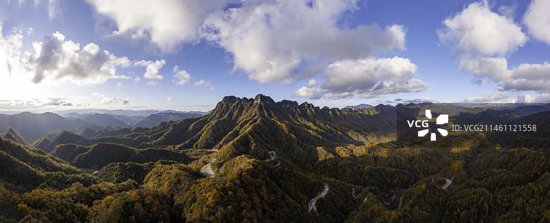 四川省巴中市光雾山、米仓山国家森林公园日落航拍全景图片素材