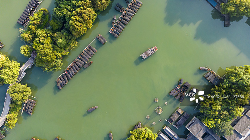 航拍清晨的乌镇元宝湖图片素材