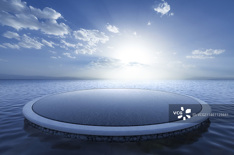 蓝色海面上的圆形展台图片素材