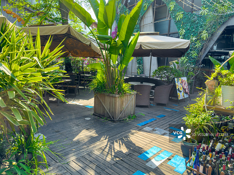 酒店庭院休闲区图片素材