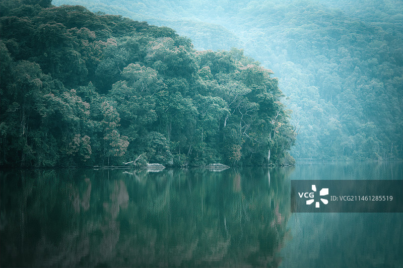 静谧的山湖——云南西盟勐梭龙潭图片素材