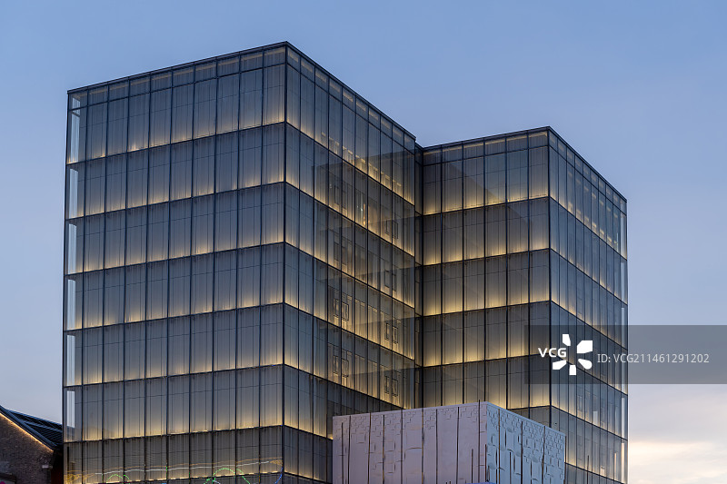 杭州银泰夜景建筑外部特写图片素材