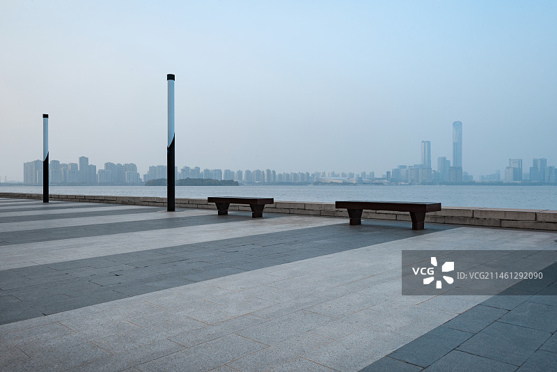 现代城市公园的砖地广场背景图图片素材