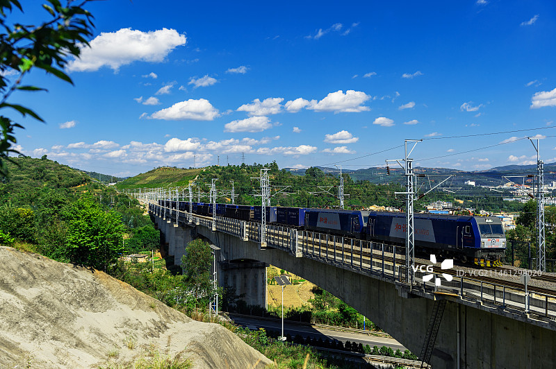 “一带 一路”上繁忙的中老铁路图片素材