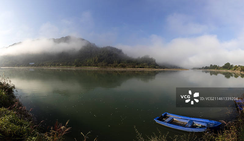 雾锁柳溪江图片素材