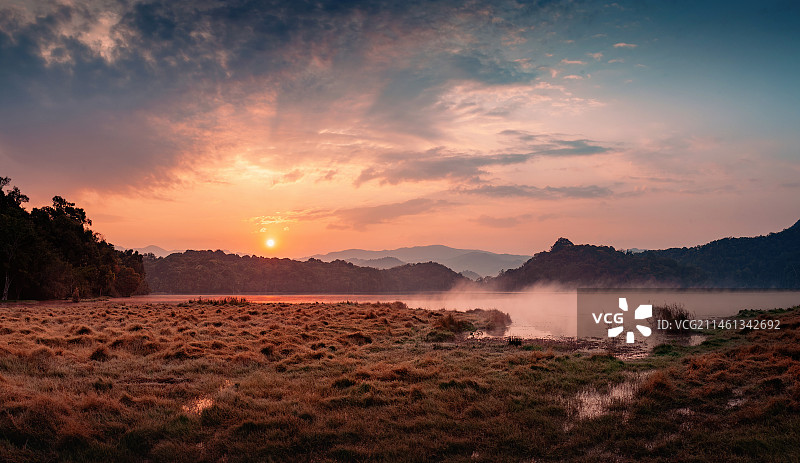 云南普洱勐梭龙潭日出图片素材