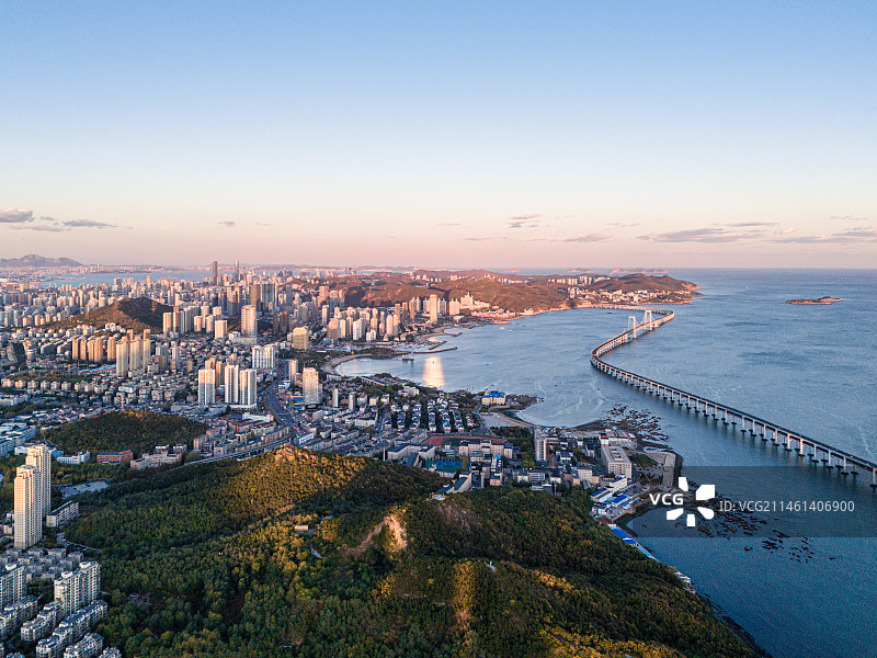 大连西尖山视角星海湾大桥航拍图片素材