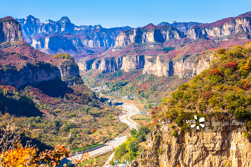 河北省平山沕沕水空中画廊秋色图片素材