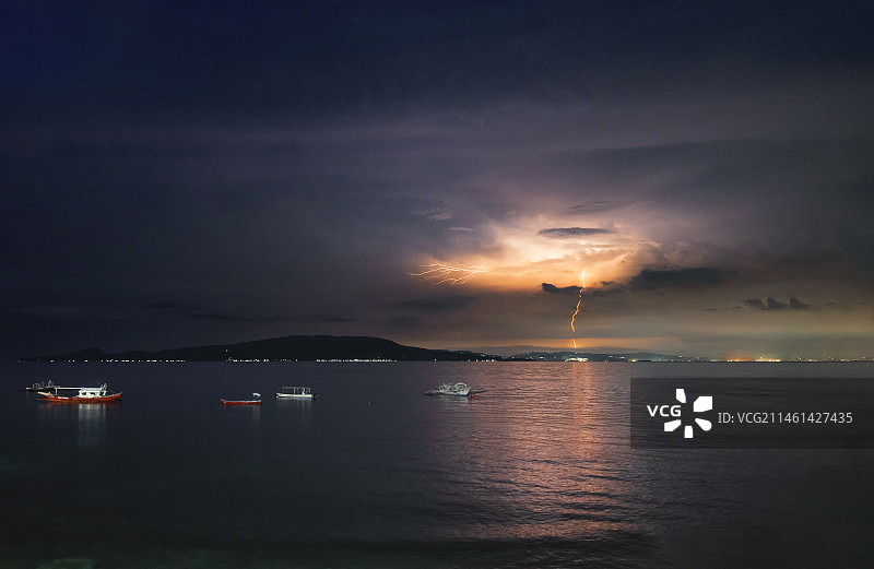 海边闪电雷暴日落图图片素材