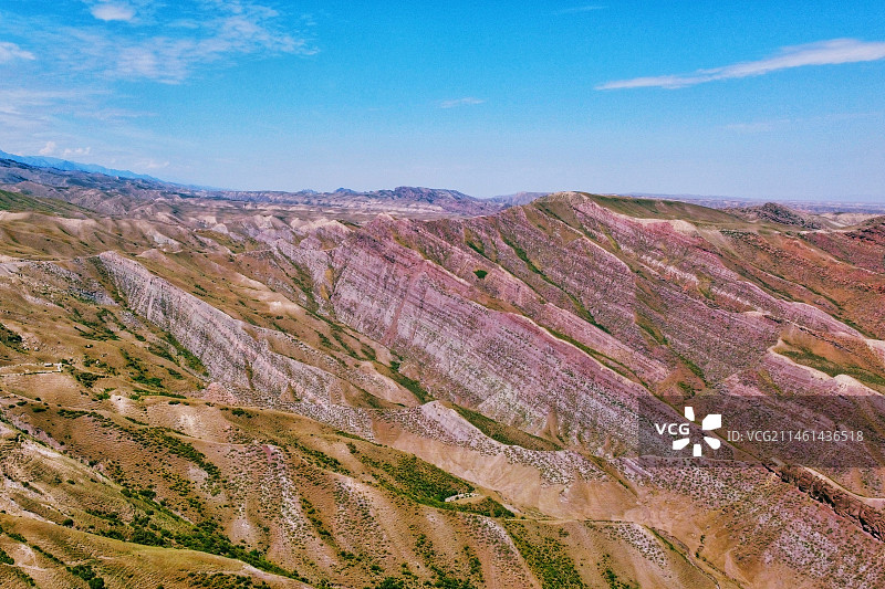 天山百里丹霞夏季图片素材