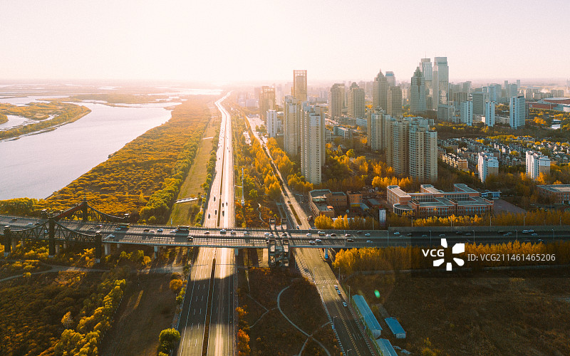 航拍秋天的哈尔滨松北新区图片素材