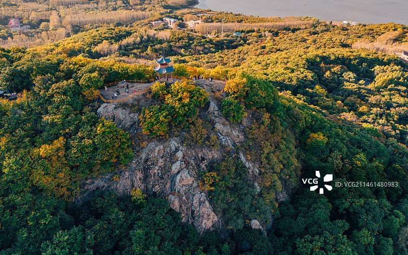 航拍秋天的哈尔滨宾县二龙山五花山色图片素材