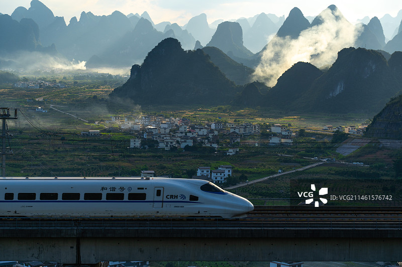 兴坪古镇网红高铁 桂林山水图片素材