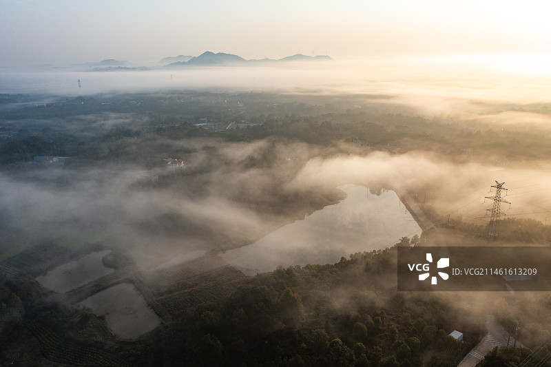 航拍湖南长沙天心区跳马镇晨雾景观图片素材