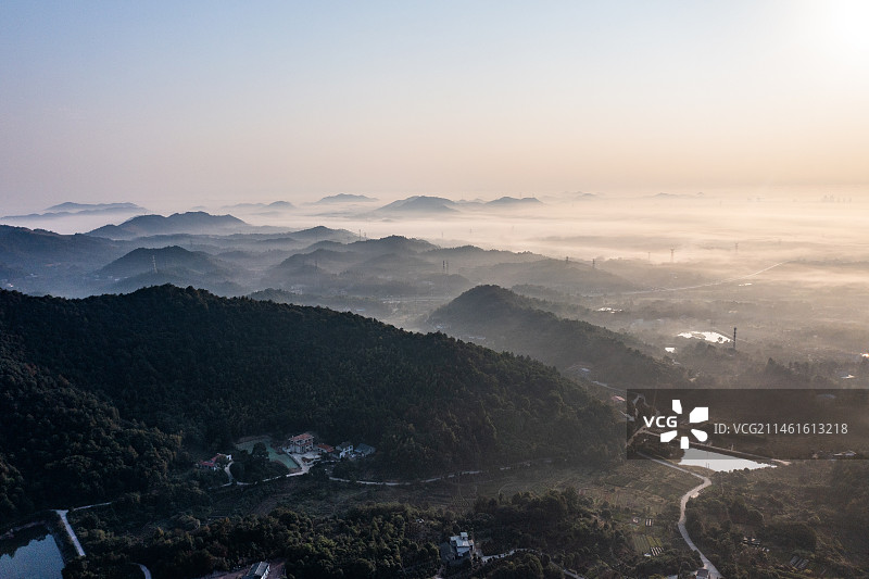 航拍湖南长沙天心区跳马镇晨雾景观图片素材