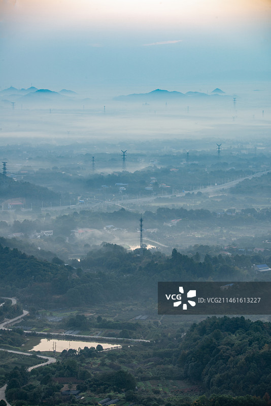 航拍湖南长沙天心区跳马镇晨雾景观图片素材
