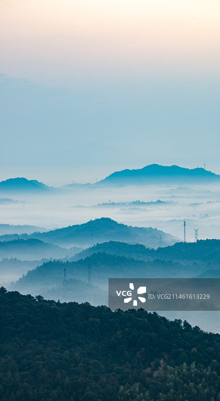 航拍湖南长沙天心区跳马镇晨雾景观图片素材