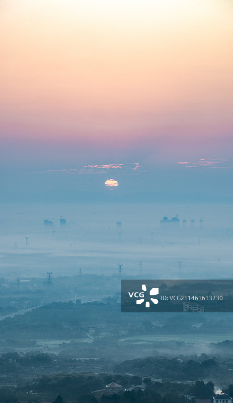 航拍湖南长沙天心区跳马镇晨雾景观图片素材
