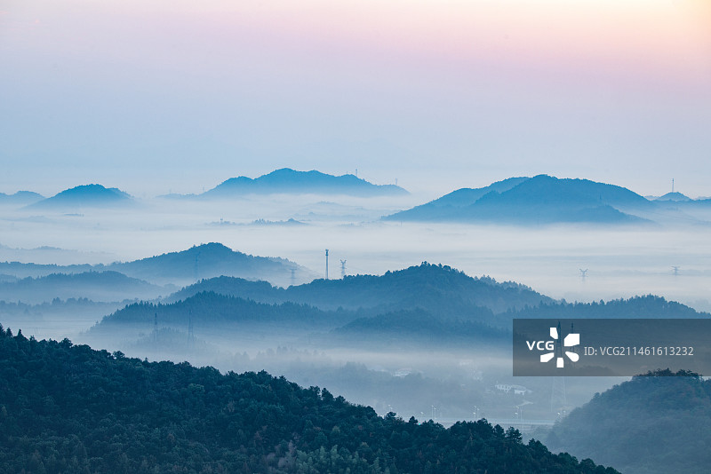 航拍湖南长沙天心区跳马镇晨雾景观图片素材