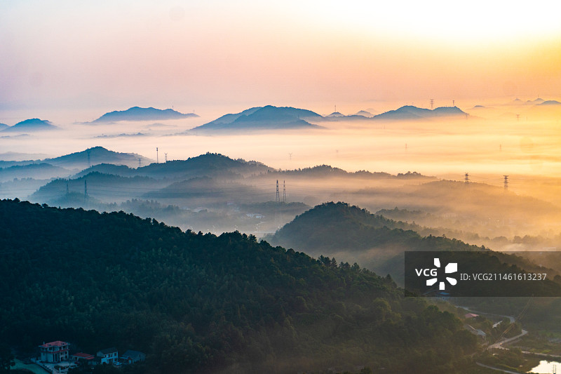航拍湖南长沙天心区跳马镇晨雾景观图片素材