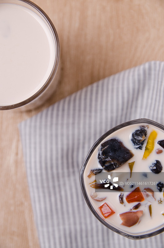 美味的甜品烧仙草奶茶图片素材