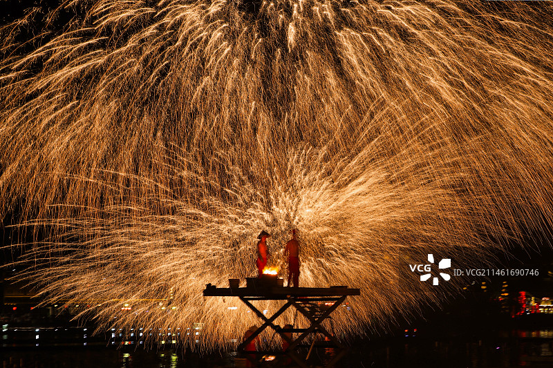 中国非遗：长沙铜官窑古镇打铁花图片素材