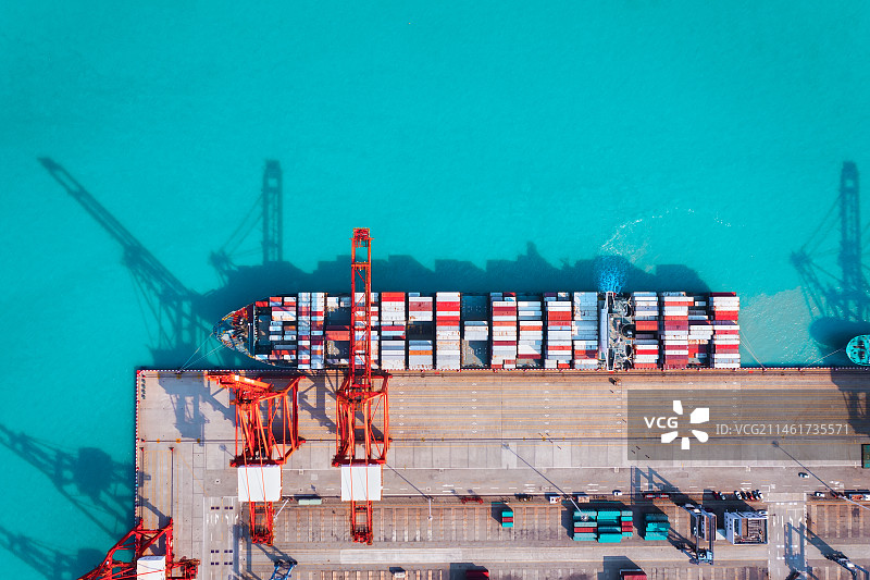航拍港口集装箱码头图片素材