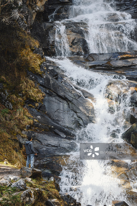 毕棚沟山中的白龙瀑布图片素材