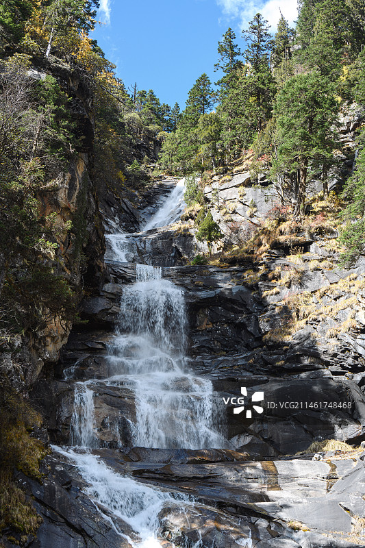毕棚沟山中的白龙瀑布图片素材