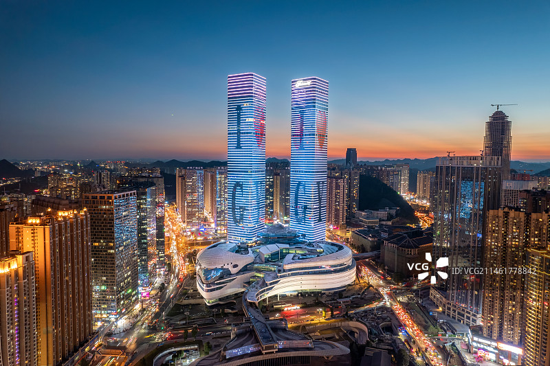 贵阳金融街双子塔夜景图片素材