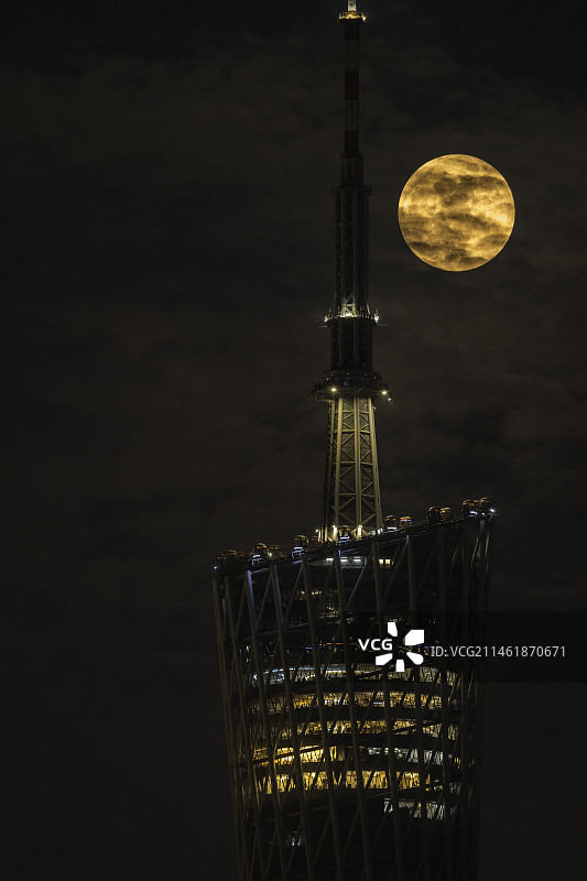 广州塔和月亮图片素材