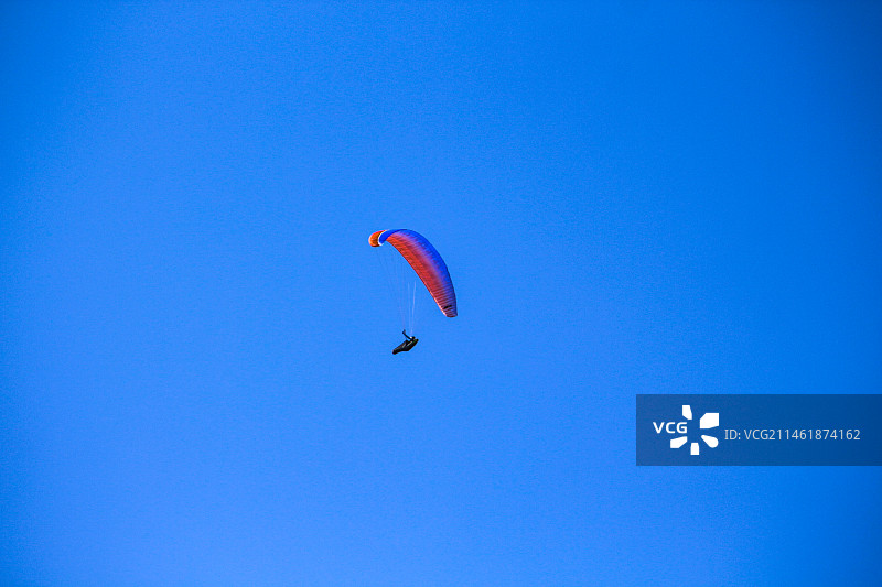 空中滑翔伞运动图片素材
