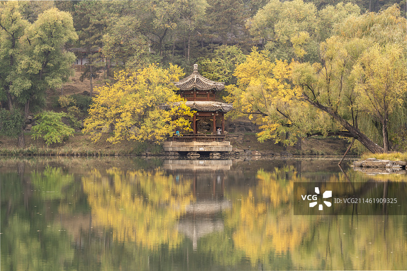 避暑山庄秋之倒影（Autumn)图片素材