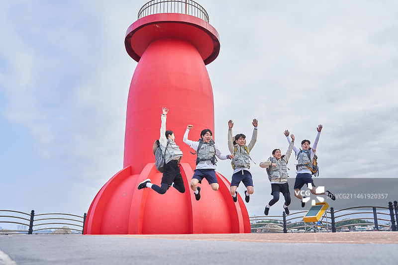 青年、民族旅程、步行、跳跃、男性、女性图片素材