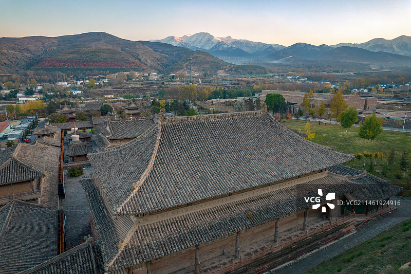 中国青海省海东市乐都区瞿昙寺航拍图片素材