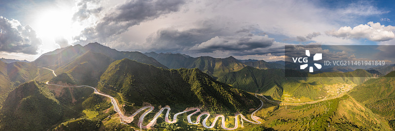 青海互助十二盘坡路图片素材