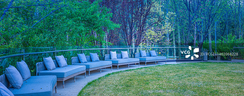 公园草坪图片素材