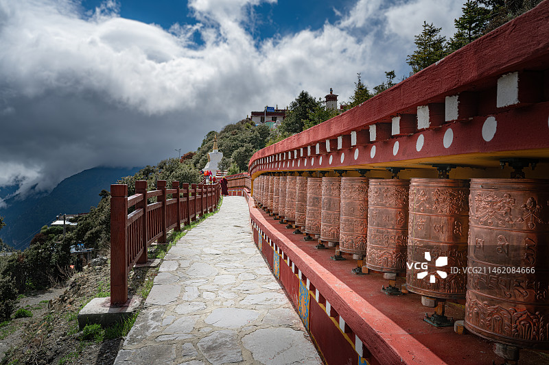 西藏洛扎卡久寺图片素材