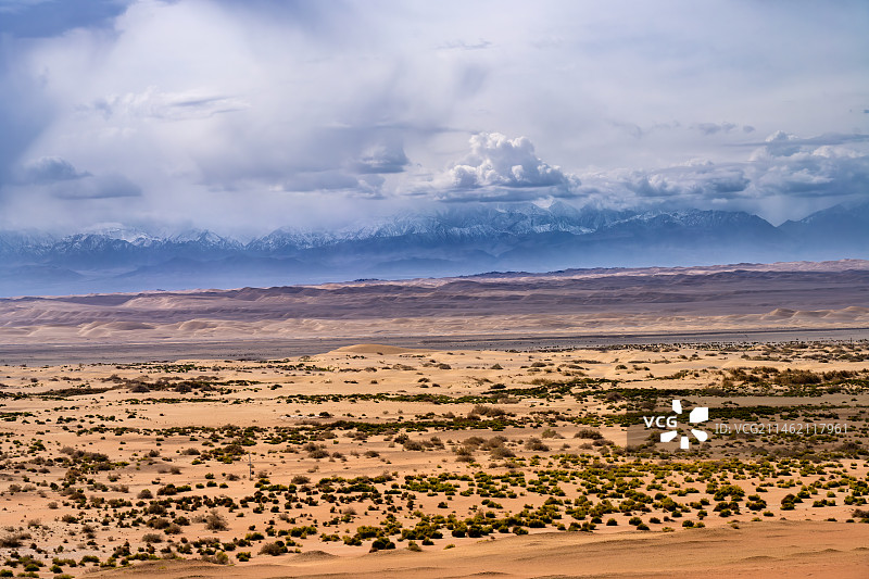 甘肃省敦煌市阳关遗址附近的沙漠图片素材