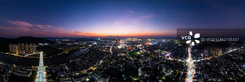 中国广东省肇庆市怀集县夜景航拍全景拼接图片素材